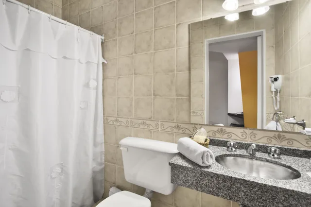 غرفة قياسية بسرير مزدوج أو سريرين منفصلين، Milan Hotel 6/7