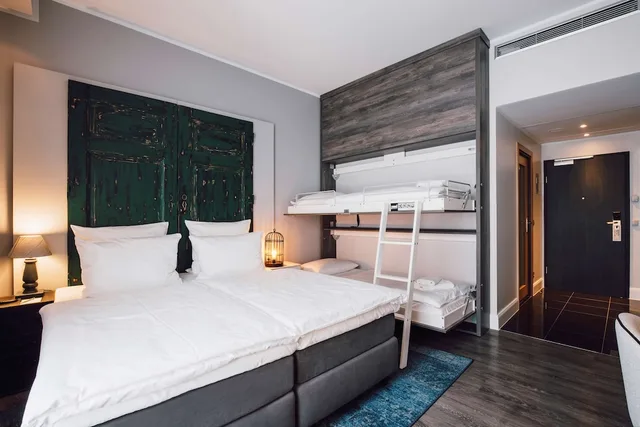غرفة عائلية بسريرين منفصلين، Hotel Berlin, Berlin, a member of Radisson Individuals 1/3