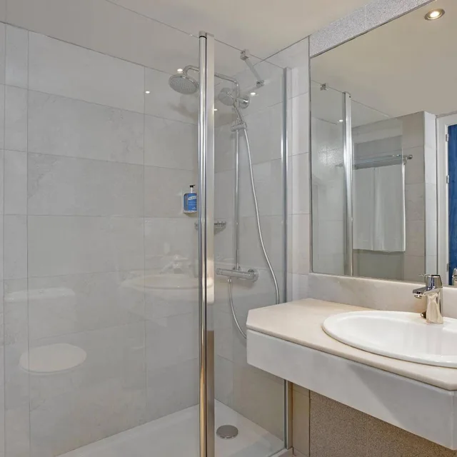 غرفة بسريرين منفصلين بإطلالة على المسبح، Sol House Mallorca - Adults Only 5/6