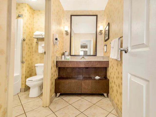 1 Bedroom, Executive, 2 Queen Beds, HOLIDAY INN LETHBRIDGE 5/6