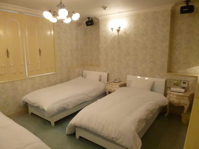 غرفة قياسية بسريرين منفصلين مع أريكة، Hotel Shalala 1/5