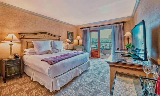 Standard, King Bed, Delamar Greenwich Harbor 1/4