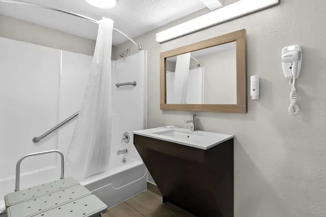 غرفة قياسية بسريرين كوين للمدخنين، Quality Inn Nashville - Opryland Area 6/6