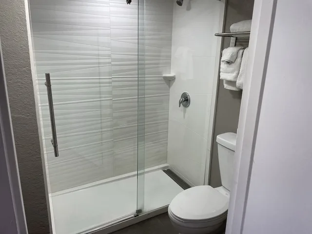 غرفة ديلوكس بسرير كينج لذوي الإعاقة، Motel6 San Diego, CA - Southbay 3/3