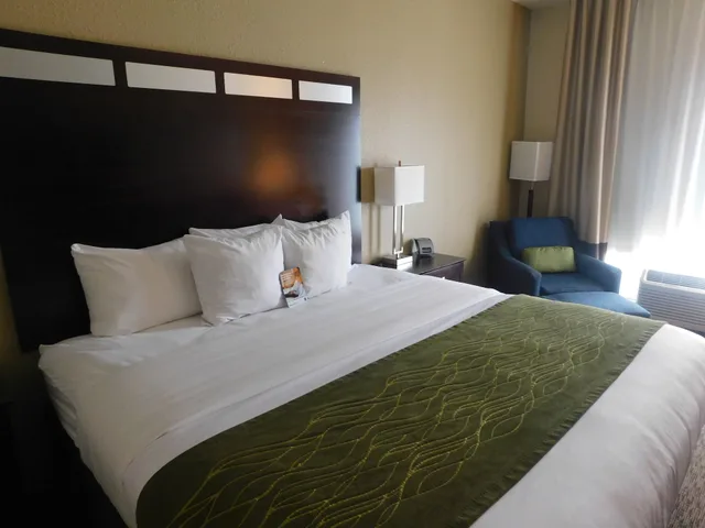 غرفة قياسية بسرير كينج، Comfort Inn Saint Clairsville, OH 1/5