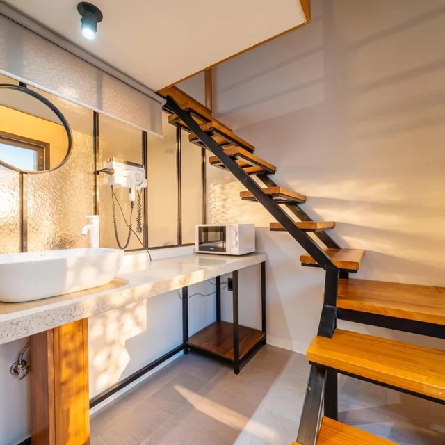 جناح جونيور، Malu Hotel 10/10