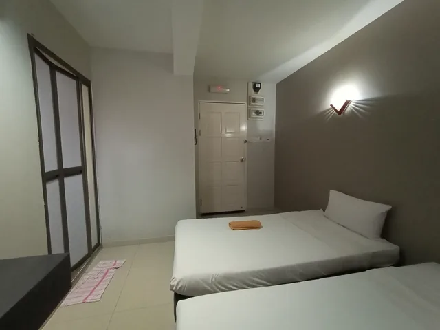 غرفة ديلوكس بسريرين منفصلين، OYO 89959 Nice Stay Three Six Five Services 1/4