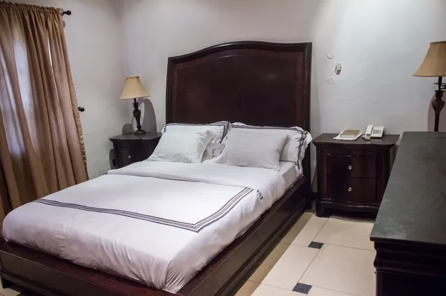 Executive, Suite, King Bed, Tivoli Residence & Bar 5/10