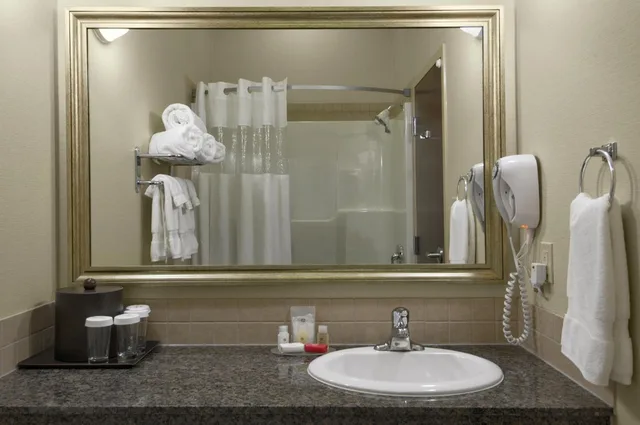 غرفة ديلوكس بسريرين كوين، Ramada Westlock 6/8