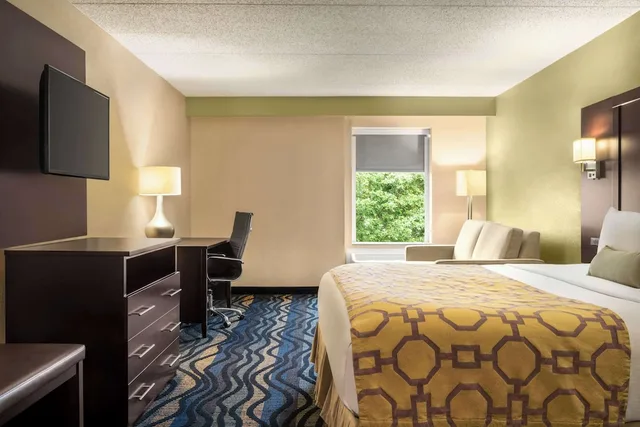 غرفة بسرير كينج لذوي الإعاقة، Baymont By Wyndham Georgetown 1/9