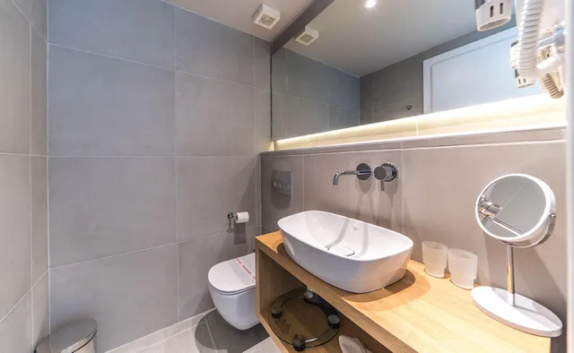 Superior, Double Bed, Side Sea View، Adele Beach Hotel 4/5