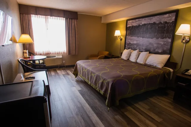 جناح استوديو بسرير كينج مع أريكة، Super 8 By Wyndham Mississauga 2/10
