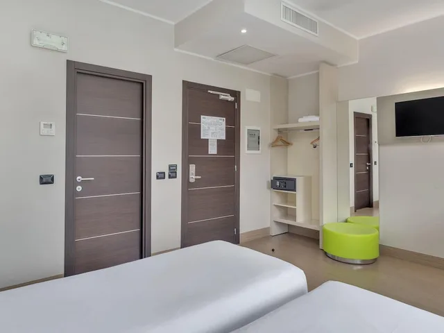 غرفة بسريرين منفصلين لذوي الإعاقة، B&B Hotel Como Camerlata 8/10
