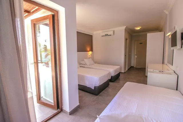 Room, 3 Beds, Lateral Side Sea View، Club Muskebi Hotel 4/6