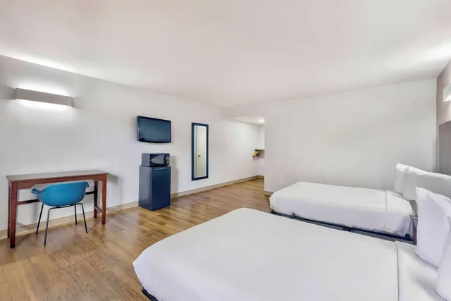 غرفة ديلوكس بسريرين مزدوجين لذوي الإعاقة، Motel6 Falls Church, VA - Arlington Boulevard 1/5
