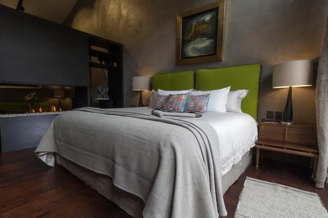Suite, Uvence Arte + Hotel 8/11