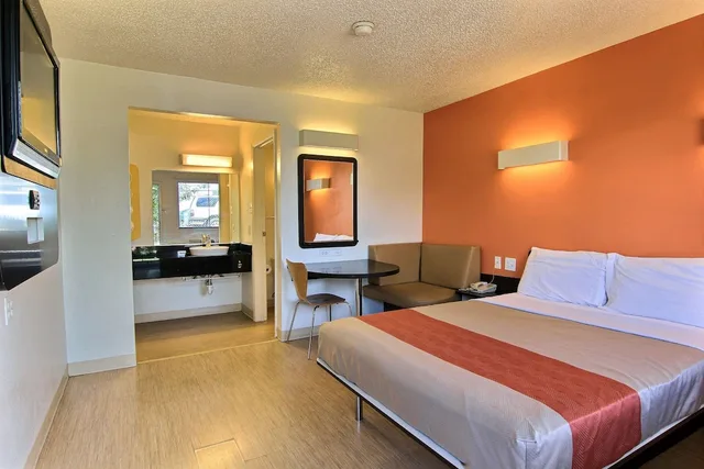 غرفة ديلوكس بسرير كوين، Motel6 Austin, TX 1/4