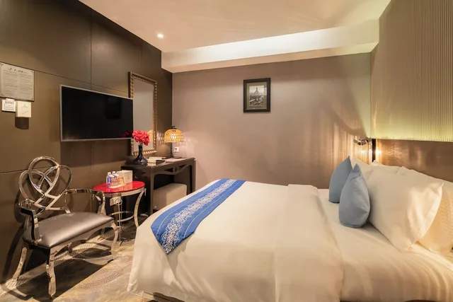 Senior, Deluxe, Queen Bed, No Window، A&EM - Phan Boi Chau 3/10