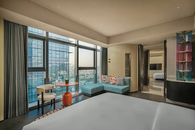 غرفة بريميوم بسرير كينج، Hotel Indigo Zhuhai Xiangzhou by IHG 2/10
