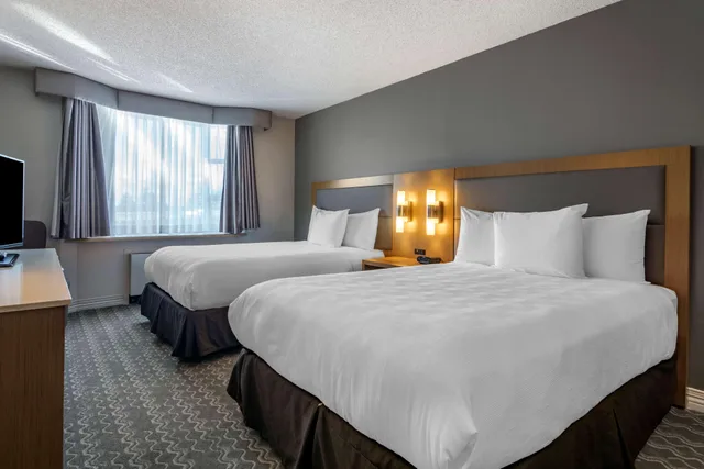 Room, 2 Double Beds, Bath and Shower، Best Western Plus Vancouver Airport Hotel 1/4