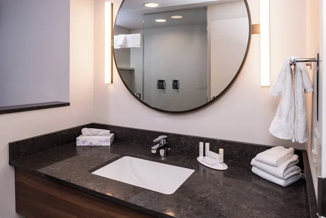غرفة بسرير كينج لذوي الإعاقة، Fairfield Inn And Suites By Marriott Staunton 2/2
