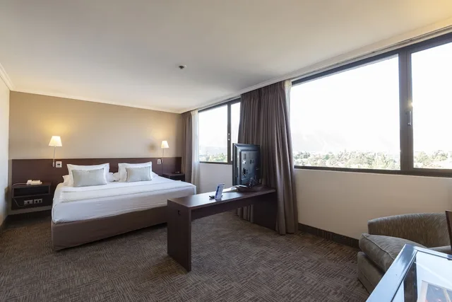 Standard, 2 Queen Beds, Cathedral View، Hotel Director Vitacura 3/8