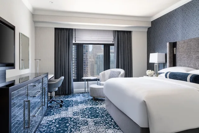 غرفة بسرير كينج بإطلالة على المدينة، The Ritz Carlton San Francisco 1/2