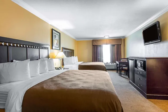 غرفة بسريرين كينج، Quality Inn and Suites Bell Gardens Los Angeles 3/5