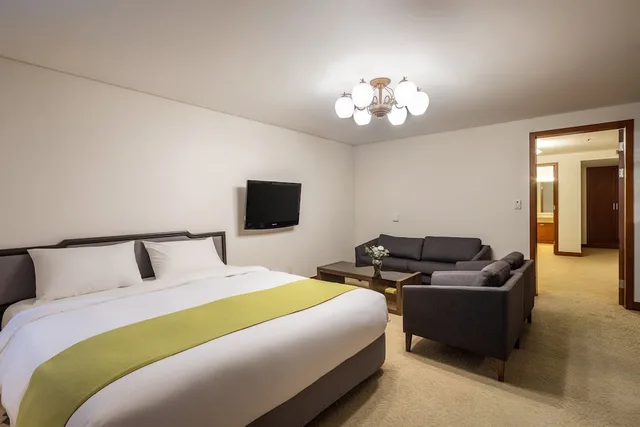 غرفة رباعية بسرير كينج وسريرين منفصلين، President Hotel Seoul 3/10