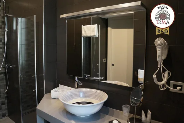 غرفة بسرير كينج بشرفة، B&B Palazzo Irma 8/9