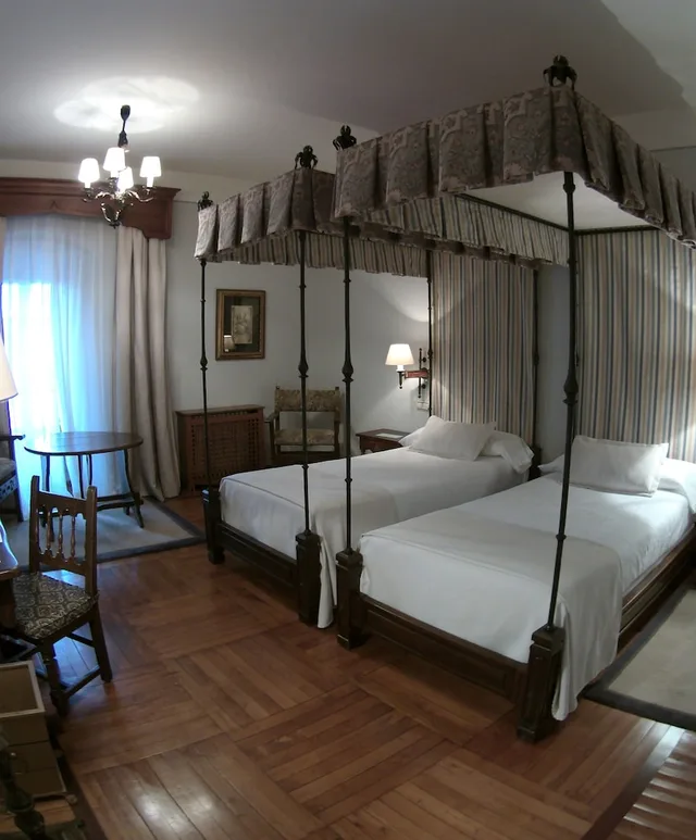 غرفة سوبيريور بسريرين منفصلين، Parador de Santiago de Compostela 1/9