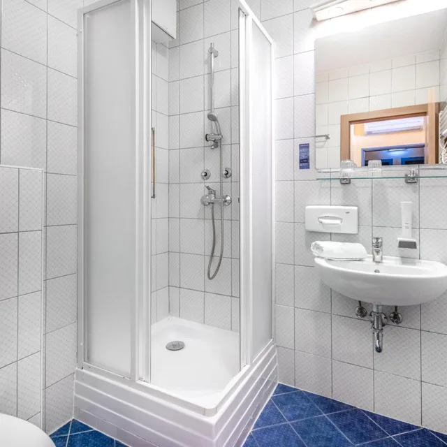 غرفة قياسية بسرير كينج، Corvin Hotel Budapest Corvin and Sissi Wing 8/8