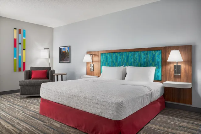Room, King Bed, Hampton Inn & Suites Charlotte-Arrowood 3/7