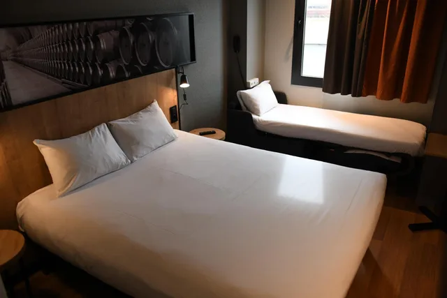 Room, Double Bed, with Child Extra Bed, Sofa، Ibis Valladolid 10/10