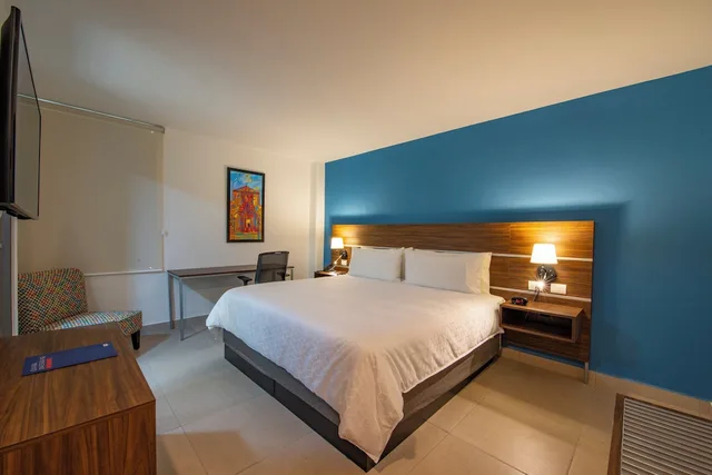 غرفة قياسية بسرير كينج بإطلالة على المدينة، Holiday Inn Express Merida Centro 1/8