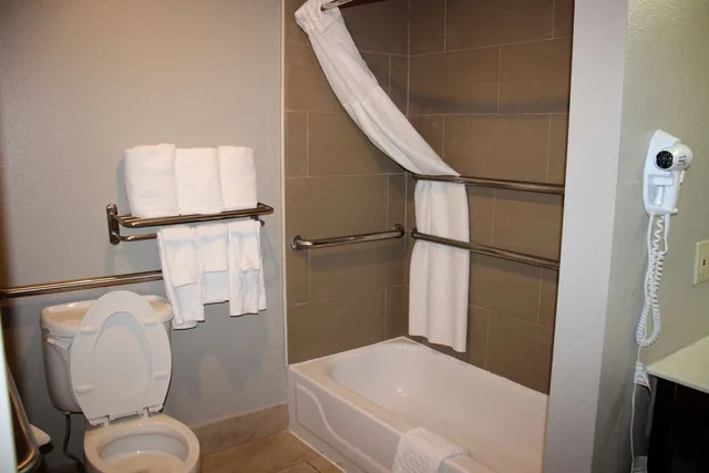 Room, King Bed, Bathtub, Accessible, Boca Suites Deerfield Beach, SureStay Collection by Best Western FL 3/4