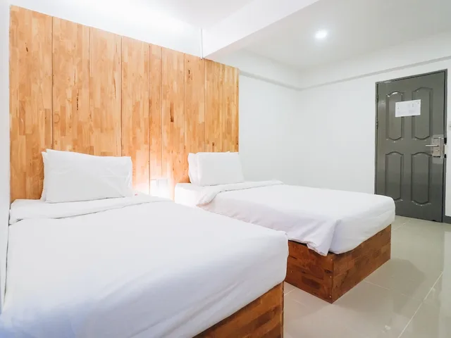 Standard, Twin Beds, Loyy Hotel 2/6