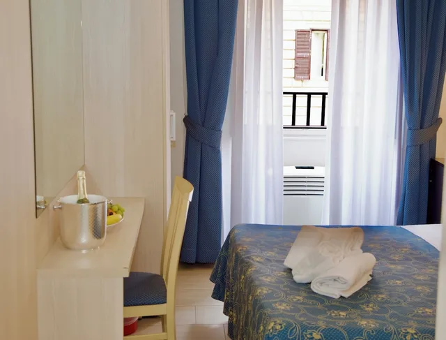 Superior, Twin Beds, Marechiaro 4/7