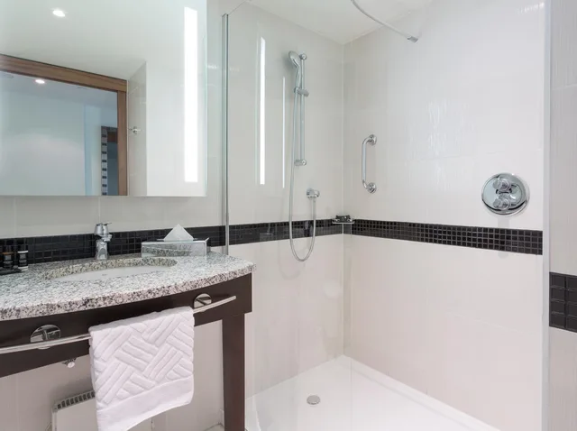 غرفة بسرير كوين بإطلالة على المدينة مع أريكة، HAMPTON BY HILTON WARSAW CITY CENTRE 5/5