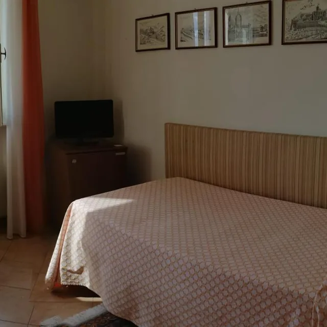 غرفة مفردة، Hotel Umbra 2/11