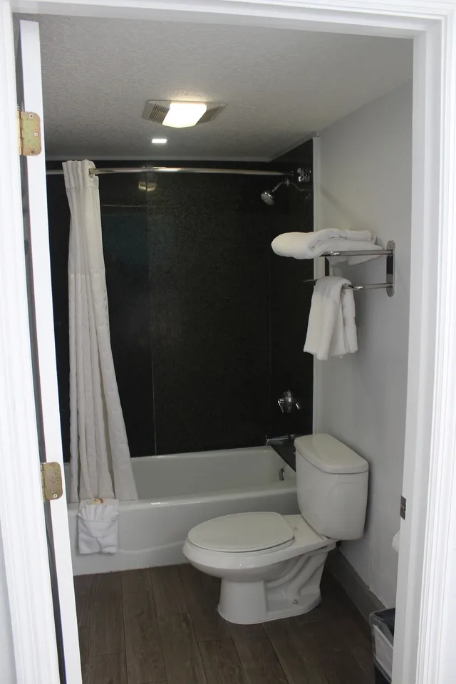 Split, Suite, 2 Queen Beds, City View, La Quinta Inn & Suites by Wyndham Oceanfront Daytona Beach 5/5