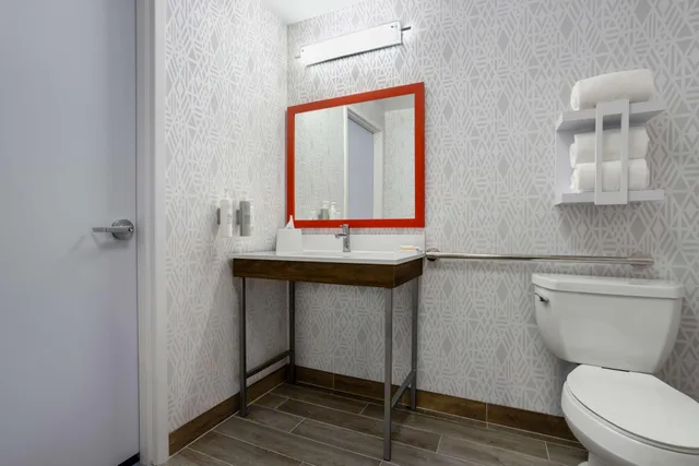 Studio, King Bed, Hampton Inn and Suites Muncie 3/5