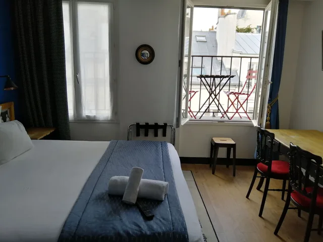 غرفة بسريرين منفصلين بشرفة، Hotel Sacha 7/10