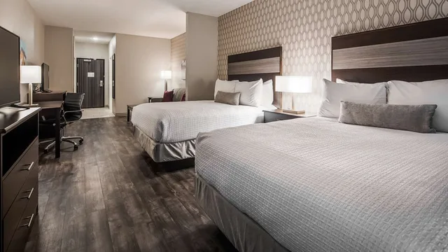 Suite, 2 Queen Beds, Sofa, Best Western Plus Saint Peter 2/4