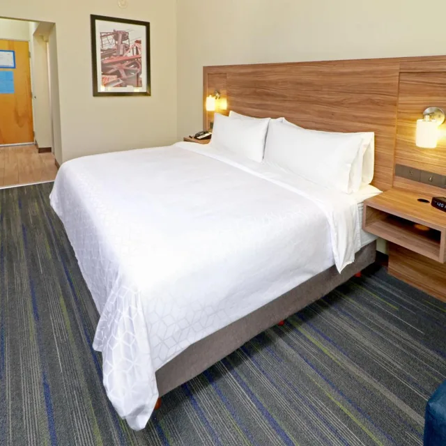 غرفة بسرير كينج في الطابق الأرضي، Holiday Inn Express Piedras Negras 5/10