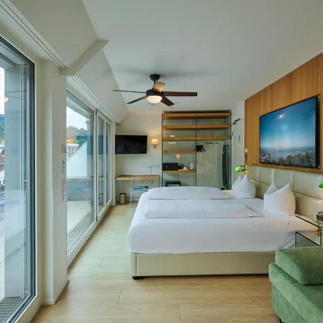 غرفة بسرير مزدوج بشرفة، Hotel Bodensee GmbH 4/10