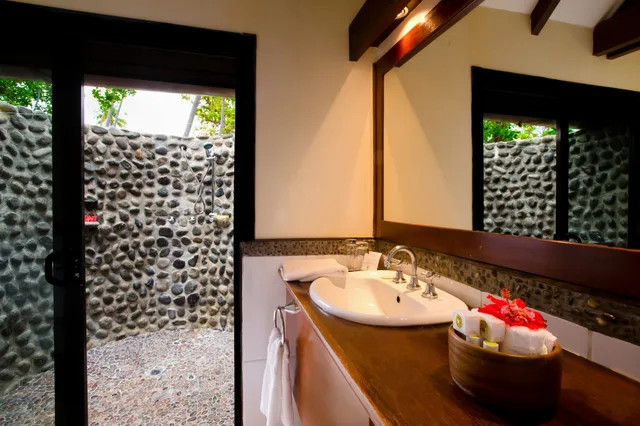 Island, Bure, 1 King and 1 Single Beds، Mana Island Resort 5/5