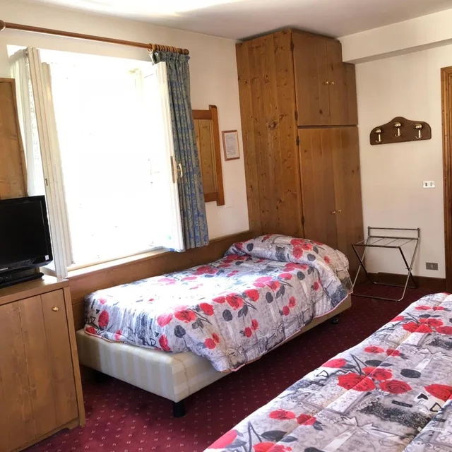 غرفة ثلاثية، Majoni Hotel 1/9