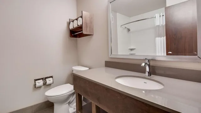 غرفة كبيرة بسرير كينج، Best Western Plus Spokane North 4/4