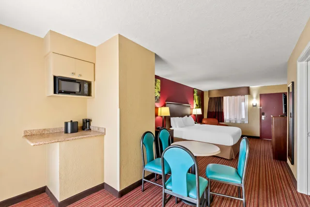 جناح بغرفتي نوم، SureStay Plus by Best Western San Antonio Fiesta Inn 5/8